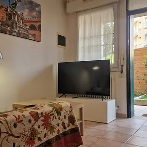 fiorilli-house-fair-district-private-parking.emilia-romagnahotels.net/